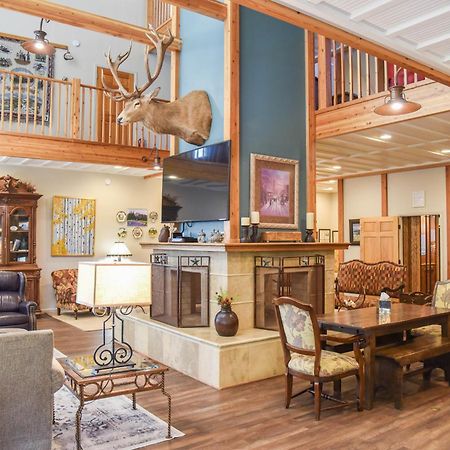 River Lyric Lodge - Formerly Double Dog Red River Extérieur photo