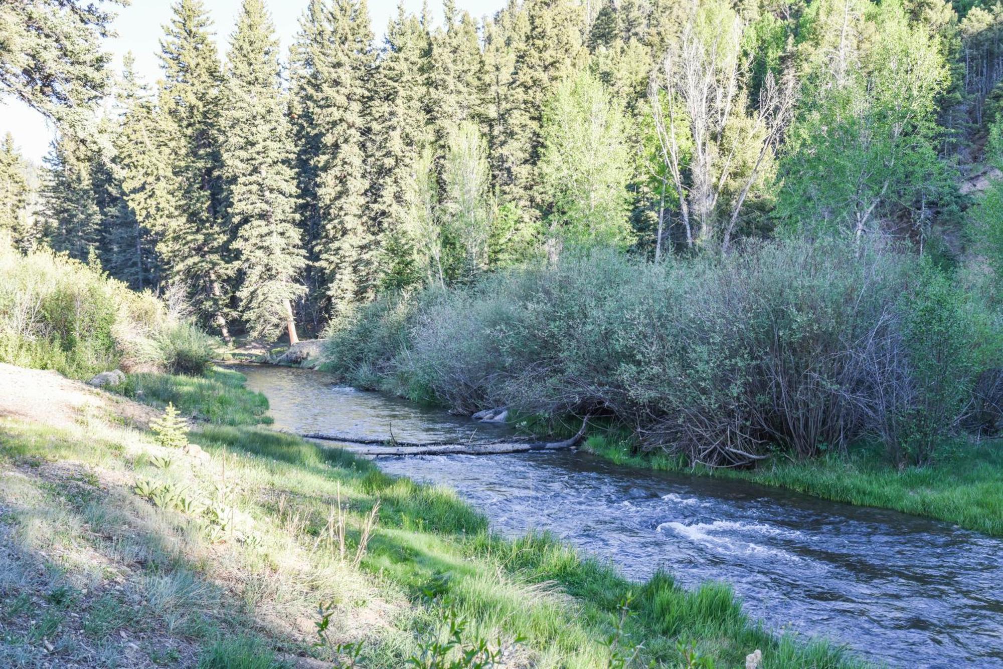 River Lyric Lodge - Formerly Double Dog Red River Extérieur photo